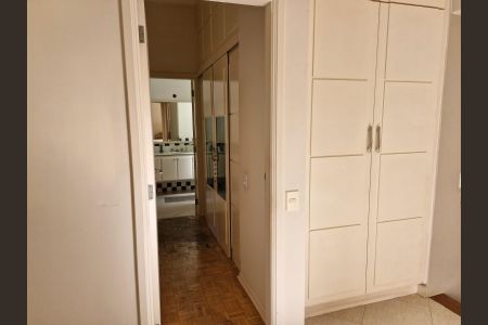 Casa de condomínio à venda com 290m², 4 quartos e 6 vagas Casa de condomínio à venda com 290m², 4 quartos e 6 vagasAcesso