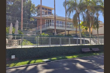 Casa de condomínio à venda com 290m², 4 quartos e 6 vagas Casa de condomínio à venda com 290m², 4 quartos e 6 vagasFachada