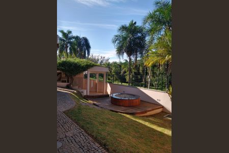 Casa de condomínio à venda com 290m², 4 quartos e 6 vagas Casa de condomínio à venda com 290m², 4 quartos e 6 vagasÁrea Externa