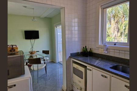 Casa de condomínio à venda com 290m², 4 quartos e 6 vagas Casa de condomínio à venda com 290m², 4 quartos e 6 vagasCozinha