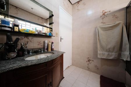 Casa à venda com 220m², 4 quartos e 3 vagasBanheiro da Suíte