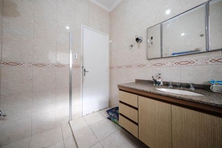 Casa à venda com 220m², 4 quartos e 3 vagasBanheiro