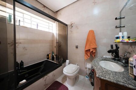 Casa à venda com 220m², 4 quartos e 3 vagasBanheiro da Suíte