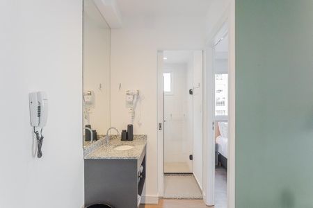 Banheiro de apartamento para alugar com 1 quarto, 31m² em Pinheiros, São Paulo