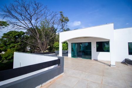 Casa de condomínio para alugar com 800m², 3 quartos e 10 vagasTerraço