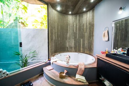 Casa de condomínio para alugar com 800m², 3 quartos e 10 vagasBanheiro da Suíte 1