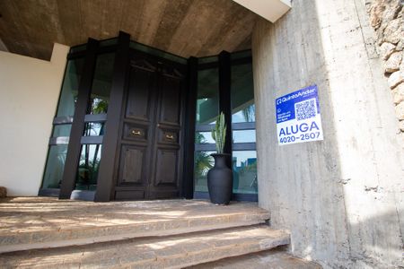 Casa de condomínio para alugar com 800m², 3 quartos e 10 vagasPlaca