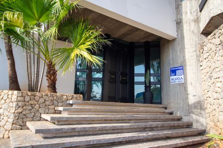 Casa de condomínio para alugar com 800m², 3 quartos e 10 vagasFachada