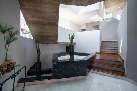 Casa de condomínio para alugar com 800m², 3 quartos e 10 vagasHall de entrada