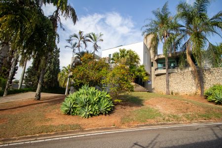 Casa de condomínio para alugar com 800m², 3 quartos e 10 vagasFachada