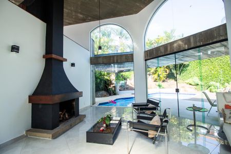 Casa de condomínio para alugar com 800m², 3 quartos e 10 vagasSala