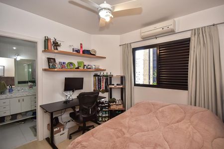 Apartamento à venda com 160m², 3 quartos e 3 vagasSuíte 3