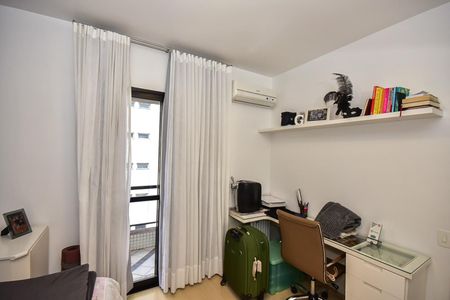 Apartamento à venda com 160m², 3 quartos e 3 vagasSuíte 2