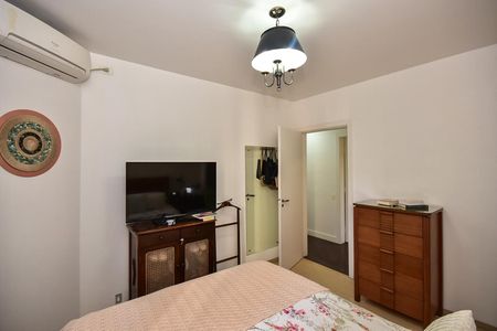 Apartamento à venda com 160m², 3 quartos e 3 vagasSuíte 1