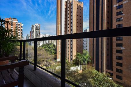 Apartamento à venda com 160m², 3 quartos e 3 vagasVaranda