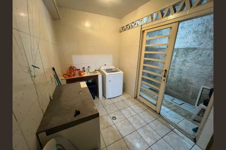 Casa à venda com 100m², 2 quartos e 1 vagaÁrea de Serviço