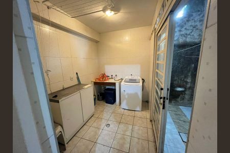 Casa à venda com 100m², 2 quartos e 1 vagaÁrea de Serviço