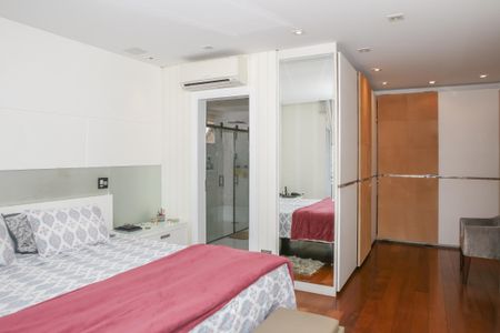 Apartamento para alugar com 255m², 3 quartos e 4 vagas Apartamento para alugar com 255m², 3 quartos e 4 vagasSuíte 1
