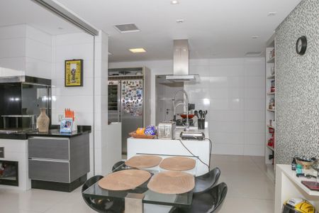 Apartamento para alugar com 255m², 3 quartos e 4 vagas Apartamento para alugar com 255m², 3 quartos e 4 vagasCozinha