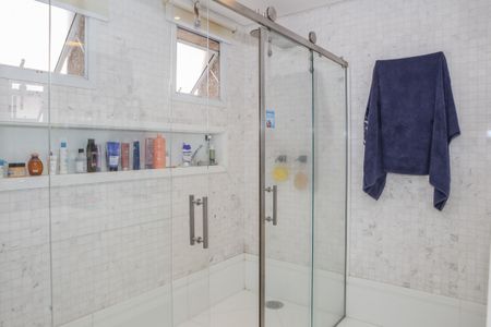 Apartamento para alugar com 255m², 3 quartos e 4 vagas Apartamento para alugar com 255m², 3 quartos e 4 vagasBanheiro da Suíte 1