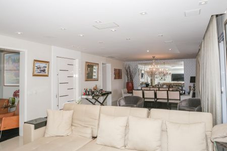 Apartamento para alugar com 255m², 3 quartos e 4 vagas Apartamento para alugar com 255m², 3 quartos e 4 vagasSala