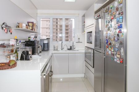 Apartamento para alugar com 255m², 3 quartos e 4 vagas Apartamento para alugar com 255m², 3 quartos e 4 vagasCozinha