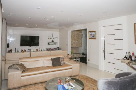 Apartamento para alugar com 255m², 3 quartos e 4 vagas Apartamento para alugar com 255m², 3 quartos e 4 vagasSala