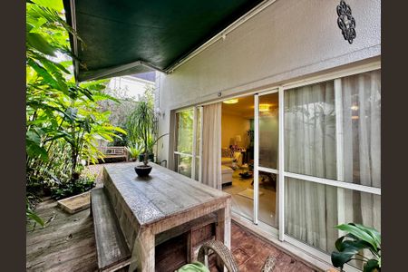 Casa de condomínio para alugar com 180m², 3 quartos e 3 vagasVaranda