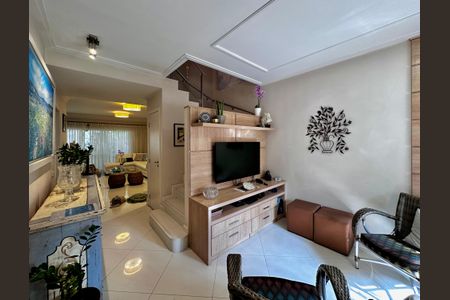 Casa de condomínio para alugar com 180m², 3 quartos e 3 vagasSala