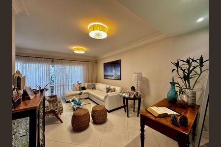 Casa de condomínio para alugar com 180m², 3 quartos e 3 vagasSala