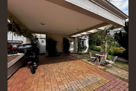 Casa de condomínio para alugar com 180m², 3 quartos e 3 vagasGaragem