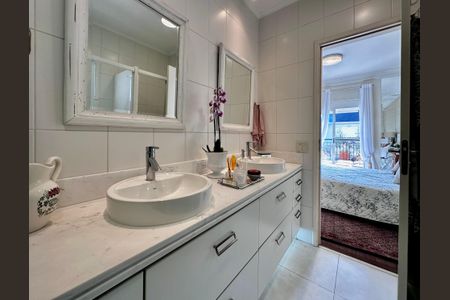 Casa de condomínio para alugar com 180m², 3 quartos e 3 vagasBanheiro Suíte 1