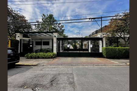 Casa de condomínio para alugar com 180m², 3 quartos e 3 vagasFachada