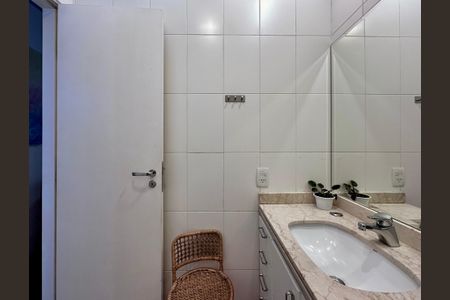 Casa de condomínio para alugar com 180m², 3 quartos e 3 vagasBanheiro Suíte 3