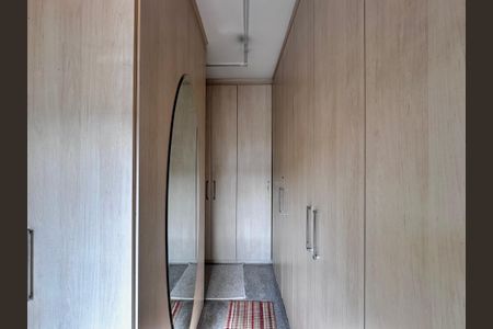 Casa de condomínio para alugar com 180m², 3 quartos e 3 vagasCloset Suíte 1