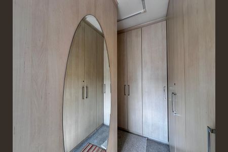 Casa de condomínio para alugar com 180m², 3 quartos e 3 vagasCloset Suíte 1