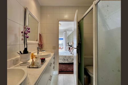 Casa de condomínio para alugar com 180m², 3 quartos e 3 vagasBanheiro Suíte 1