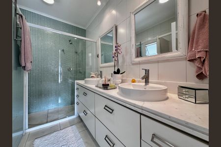 Casa de condomínio para alugar com 180m², 3 quartos e 3 vagasBanheiro Suíte 1