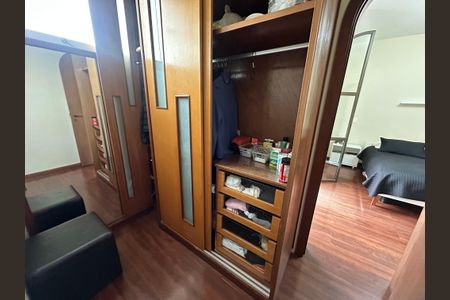 Casa à venda com 700m², 4 quartos e 4 vagas Casa à venda com 700m², 4 quartos e 4 vagasBanheiro da Suíte 4