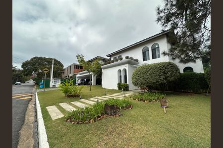 Casa à venda com 700m², 4 quartos e 4 vagas Casa à venda com 700m², 4 quartos e 4 vagasFachada