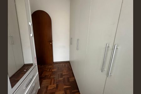 Casa à venda com 700m², 4 quartos e 4 vagas Casa à venda com 700m², 4 quartos e 4 vagasQuarto de Serviço