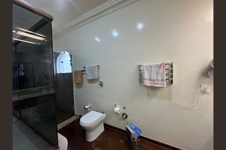 Casa à venda com 700m², 4 quartos e 4 vagas Casa à venda com 700m², 4 quartos e 4 vagasBanheiro da Suíte 3