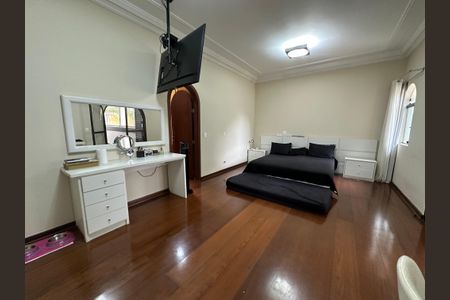 Casa à venda com 700m², 4 quartos e 4 vagas Casa à venda com 700m², 4 quartos e 4 vagasSuíte 3