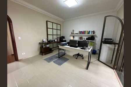 Casa à venda com 700m², 4 quartos e 4 vagas Casa à venda com 700m², 4 quartos e 4 vagasSuíte 2