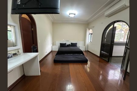 Casa à venda com 700m², 4 quartos e 4 vagas Casa à venda com 700m², 4 quartos e 4 vagasSuíte 3