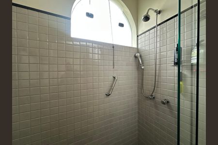 Casa à venda com 700m², 4 quartos e 4 vagas Casa à venda com 700m², 4 quartos e 4 vagasBanheiro da Suíte 4