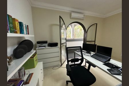 Casa à venda com 700m², 4 quartos e 4 vagas Casa à venda com 700m², 4 quartos e 4 vagasSuíte 2