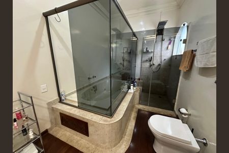 Casa à venda com 700m², 4 quartos e 4 vagas Casa à venda com 700m², 4 quartos e 4 vagasBanheiro da Suíte 3