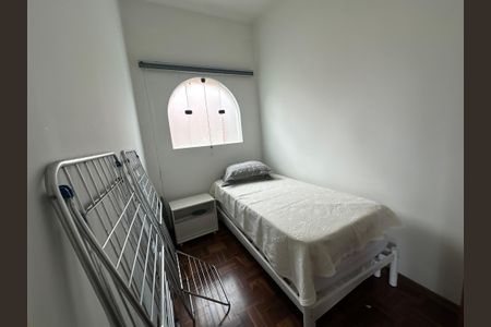 Casa à venda com 700m², 4 quartos e 4 vagas Casa à venda com 700m², 4 quartos e 4 vagasQuarto de Serviço