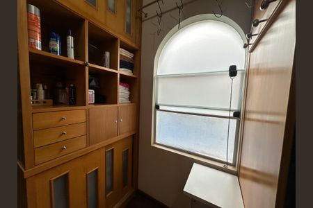 Casa à venda com 700m², 4 quartos e 4 vagas Casa à venda com 700m², 4 quartos e 4 vagasCloset da suíte 3